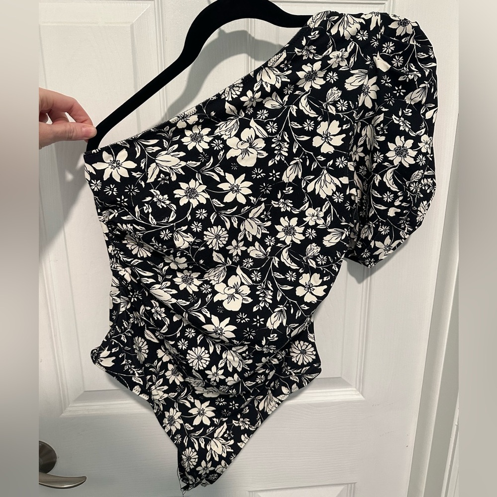 Black and white floral bodysuit, one sleeve, size medium